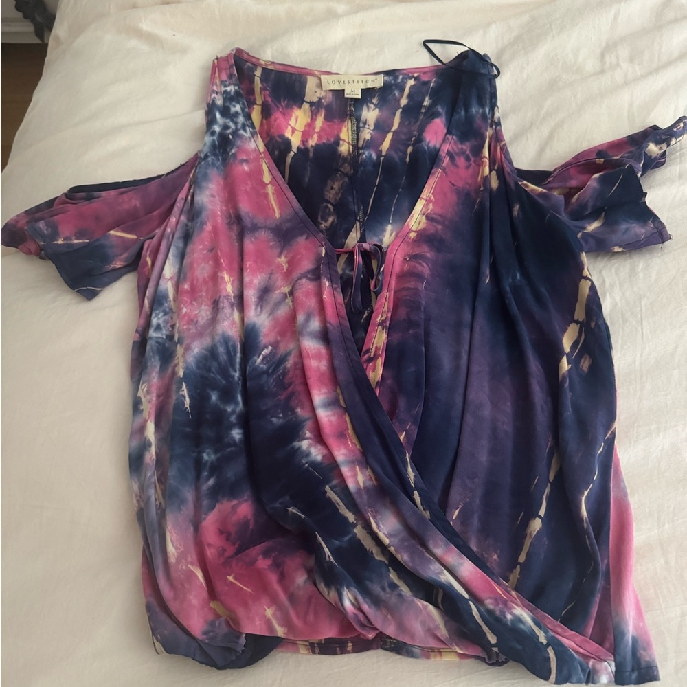 Tie die tank with off the shoulder sleeves.